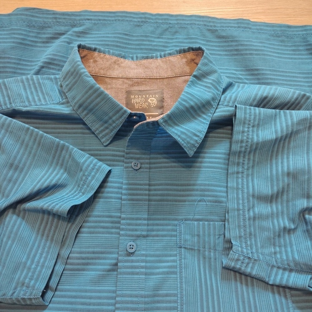 Mountain hard wear button up shirt short sleeve blue medium Stripped